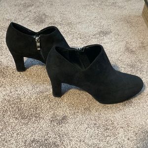 X-Appeal Black Heeled Booties